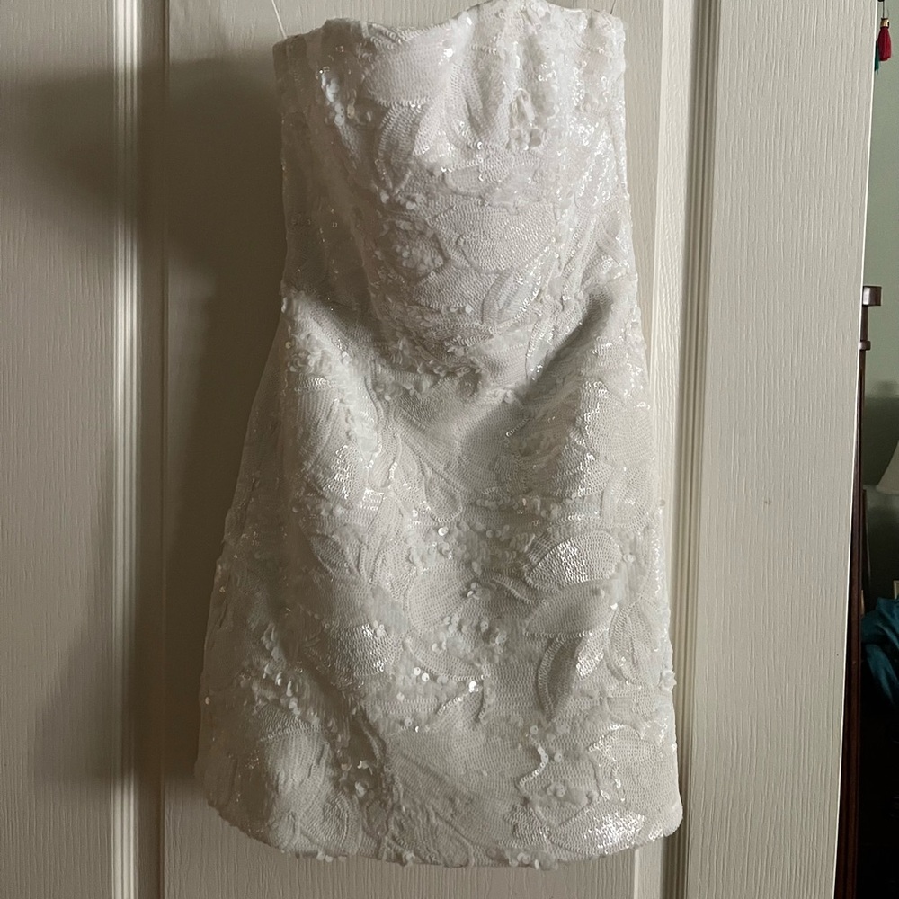 Elegant White Strapless Mini Dress
